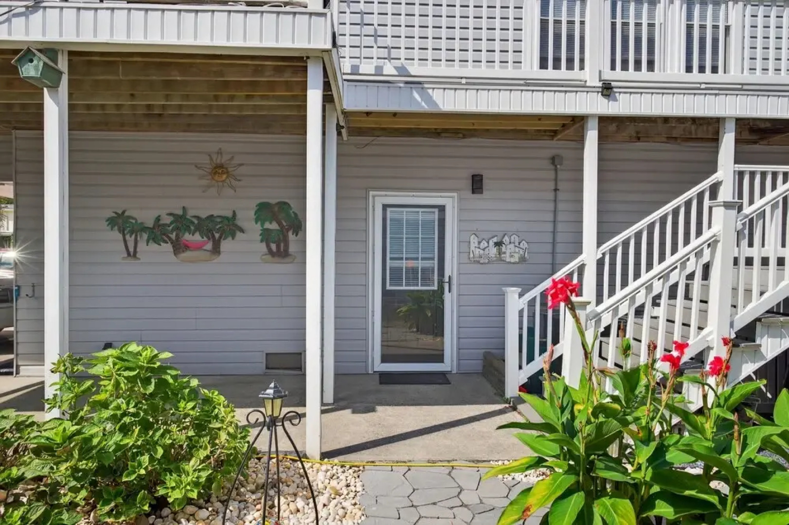 Coastal Retreat Steps From Private Beach 2 Bedroom Apts