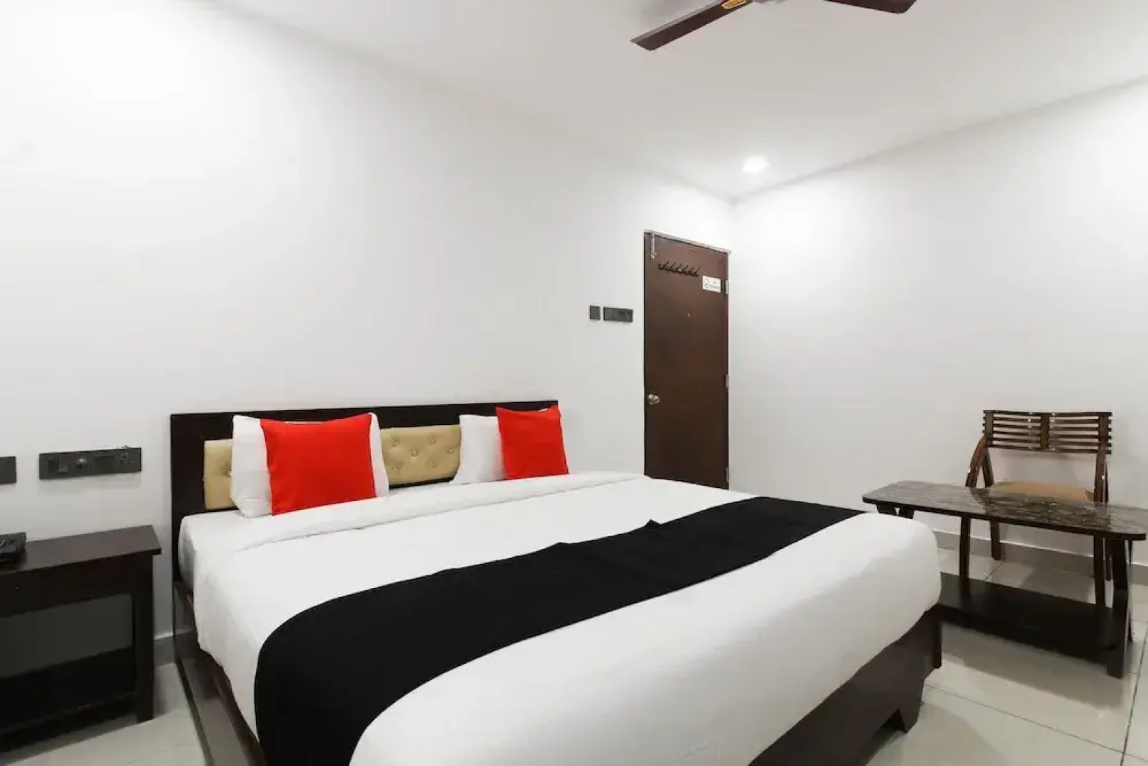 Mythri Hotel by OYO Rooms