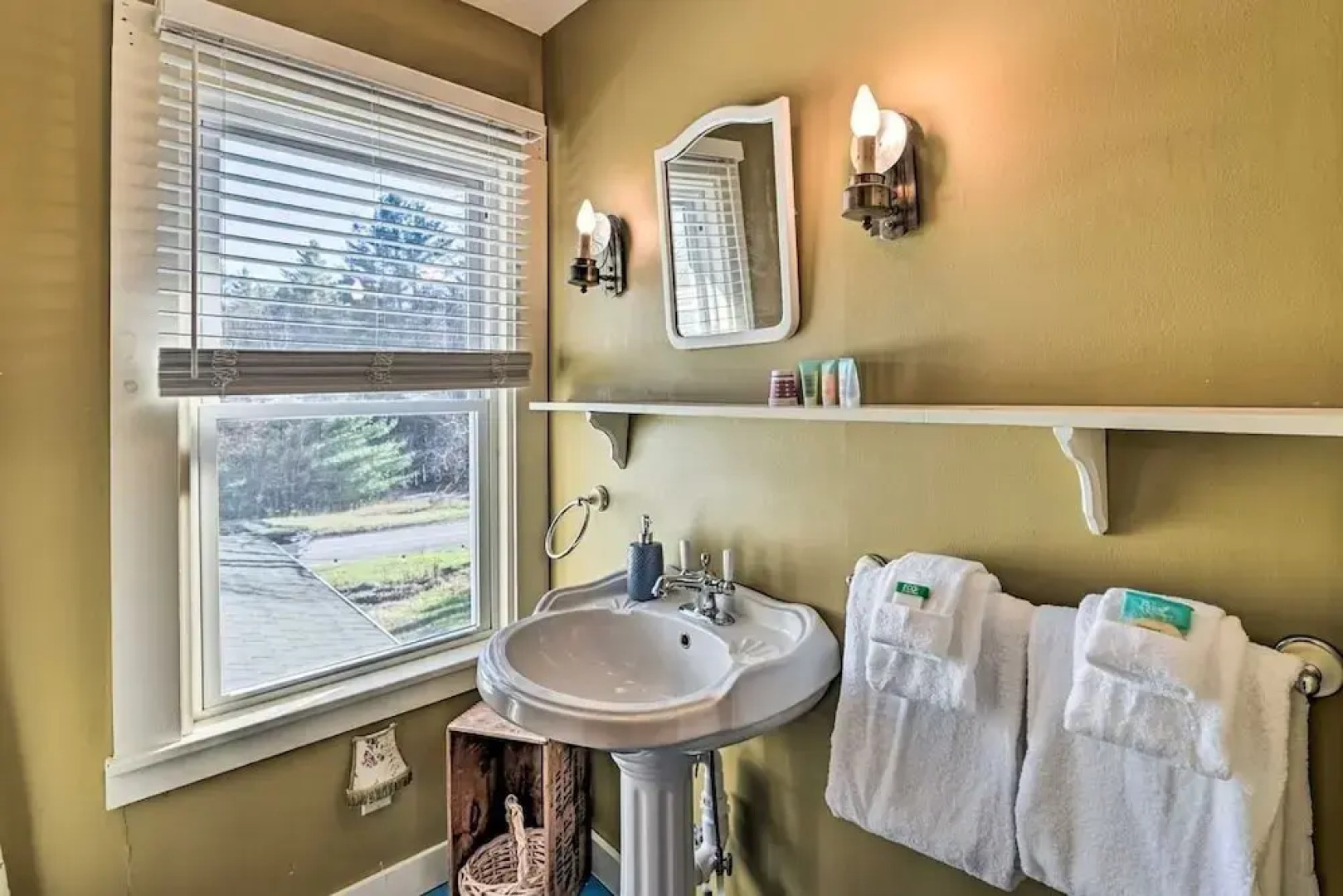 10 Mi To Gore Mountain: Home In Adirondack Park 5 Bedroom Home