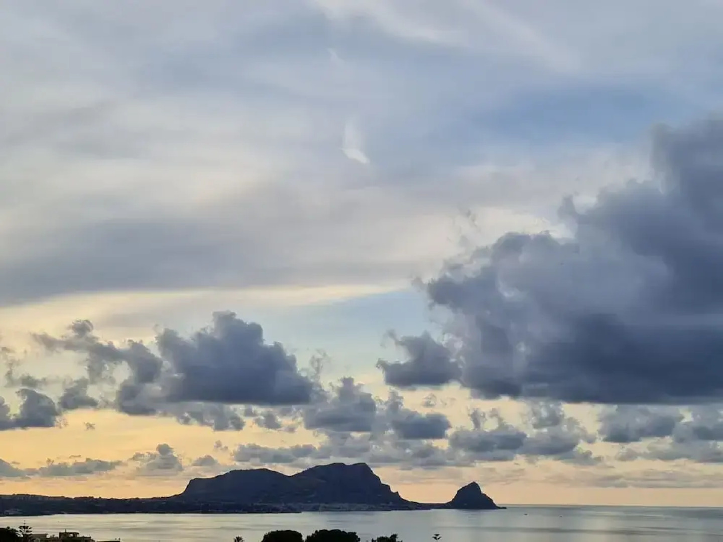 Burdi House Apartment Surrounded by Greenery and Tranquility Near the sea