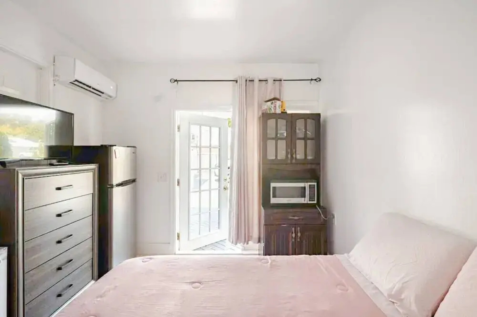 Room in Guest Room - Small Studio Apartment