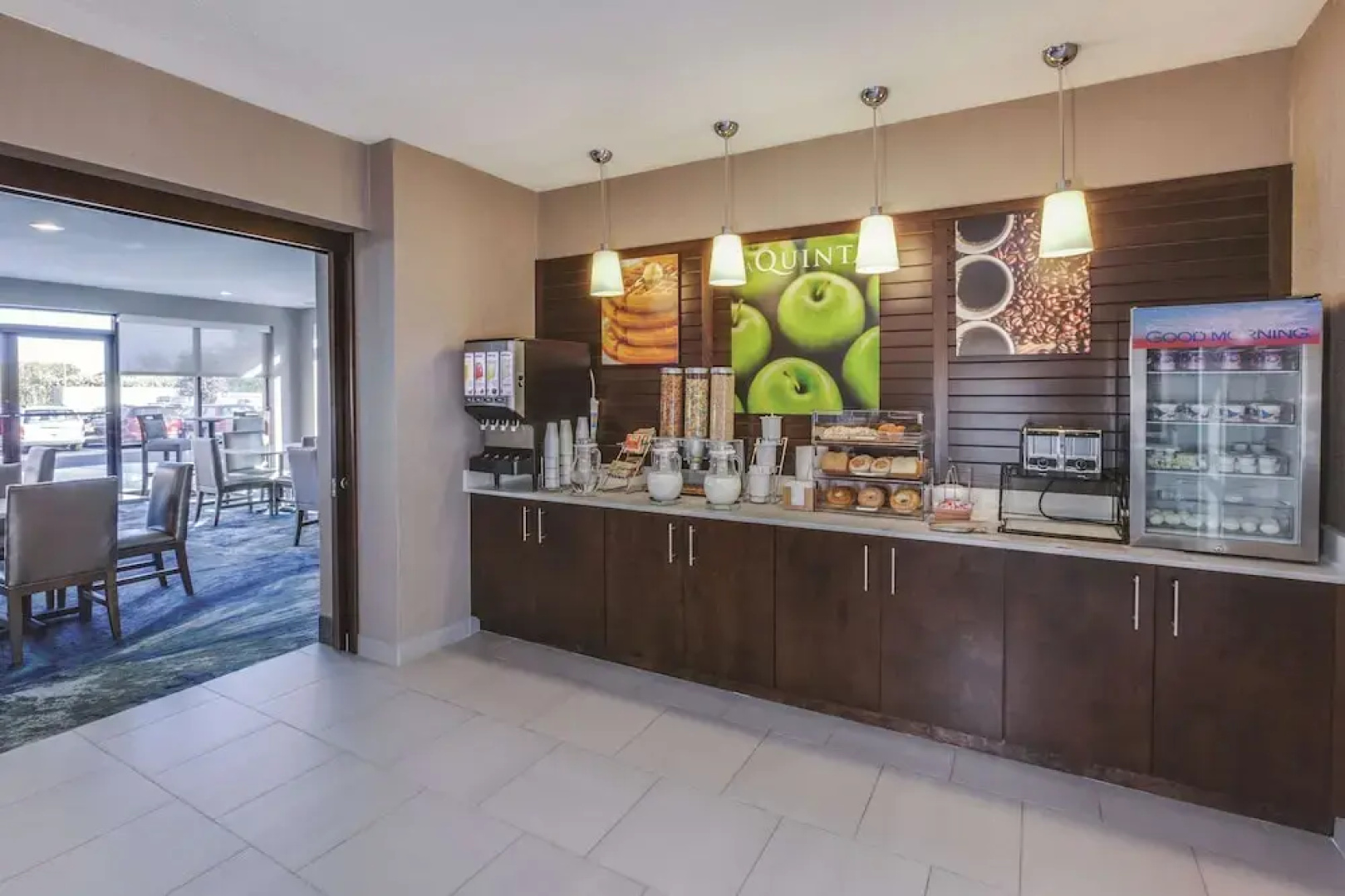 La Quinta Inn And Suites Philadelphia Airport (Ex Airport Inn Philadelphia /Ex Comfort Inn)