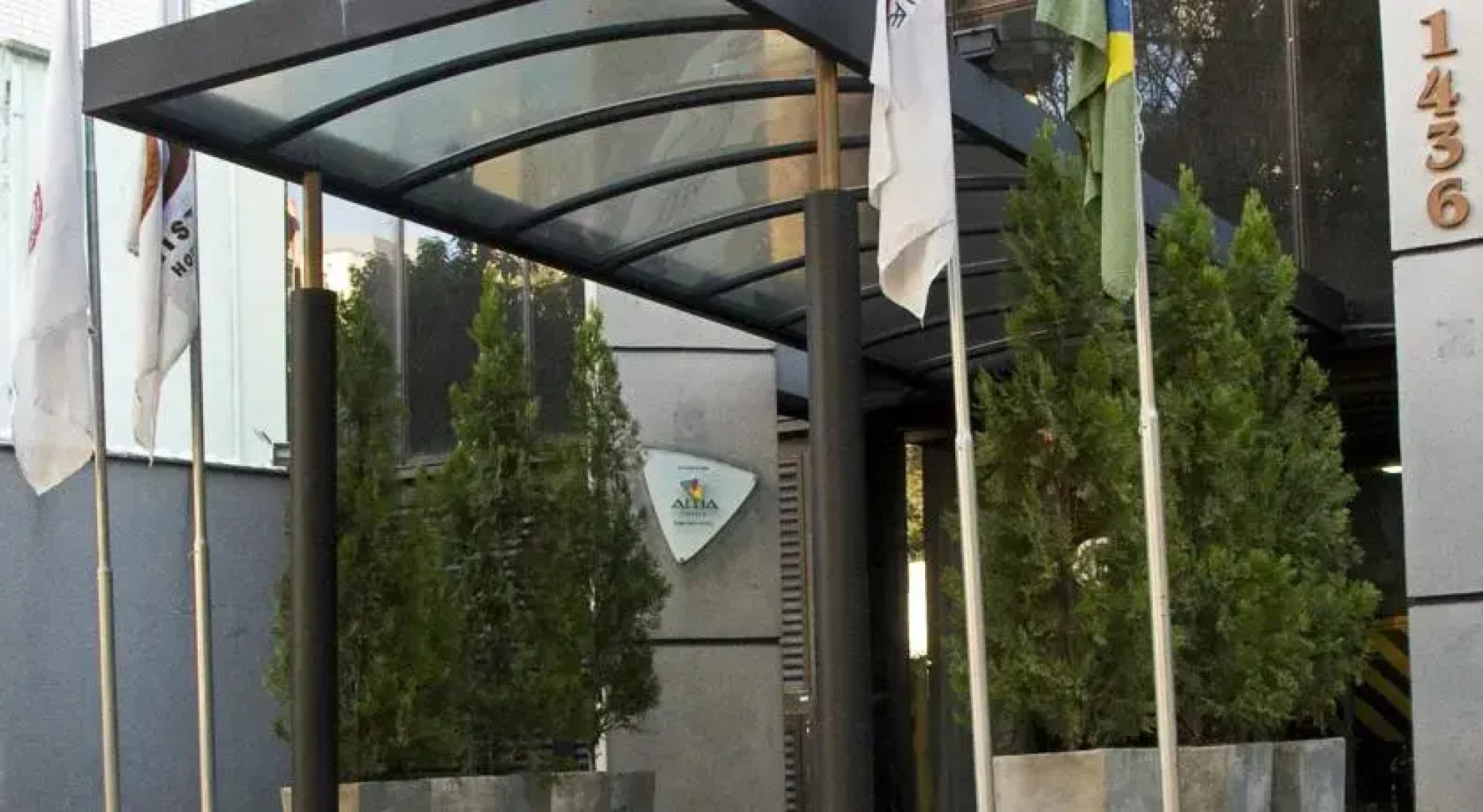 Bristol Golden Plaza Hotel