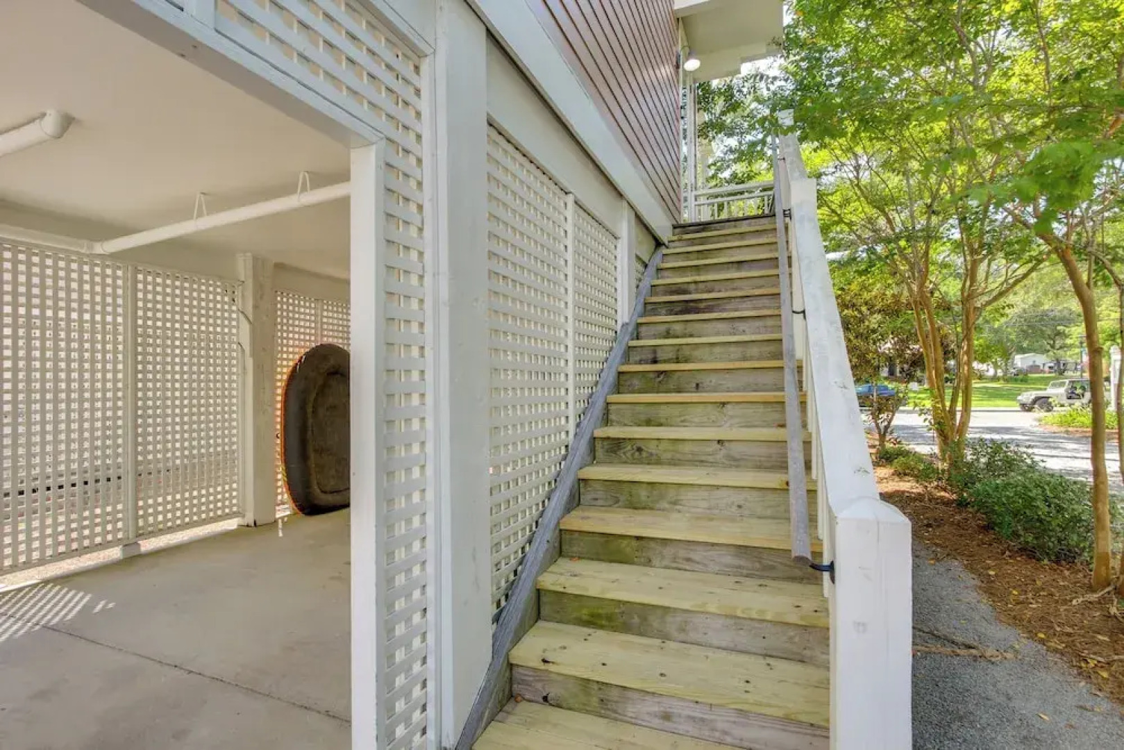 Walk to Beach: Cottage w/ Yard in Pass Christian!