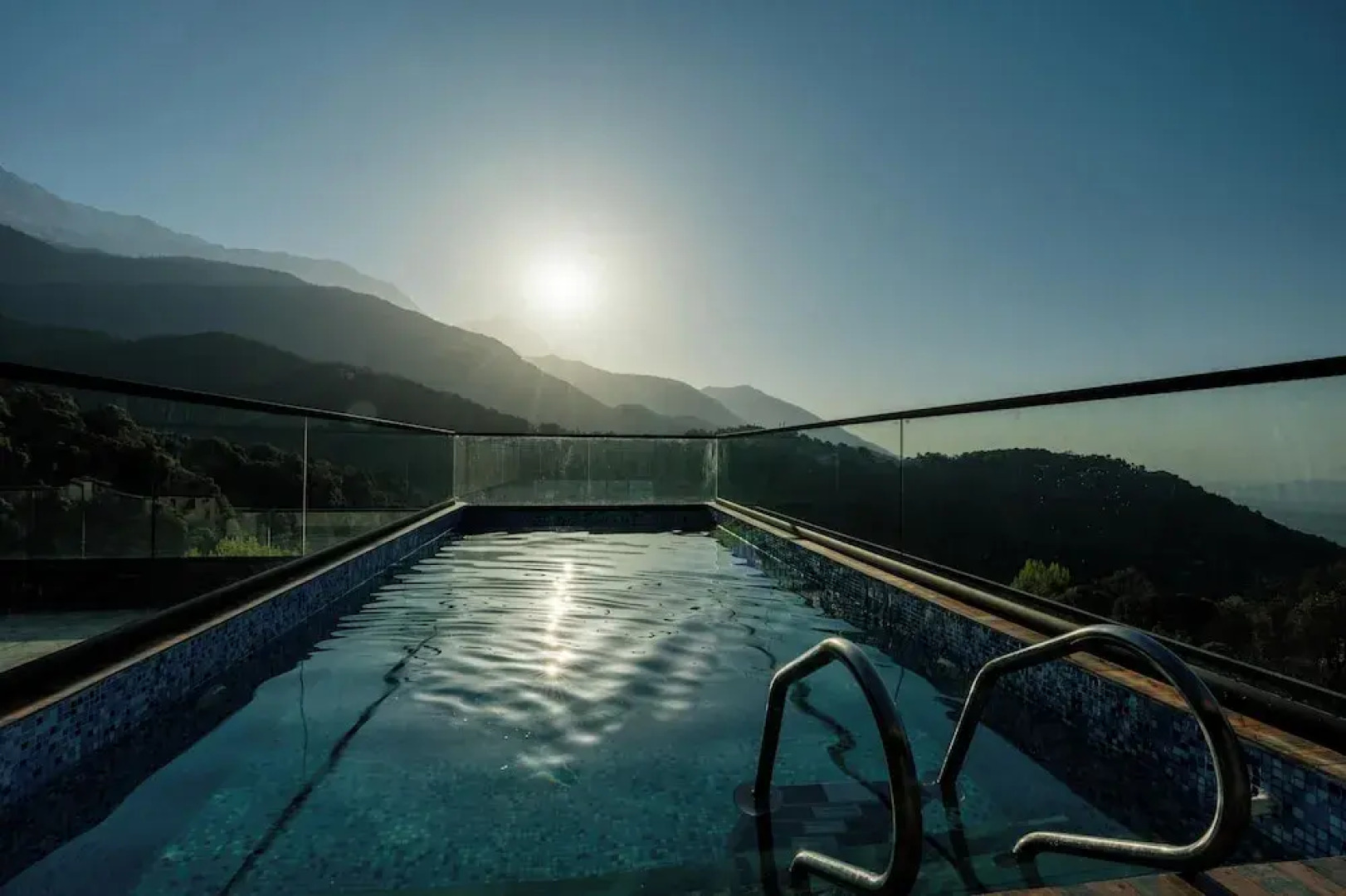 Alivaa Hotel, McLeodganj With Best Dhauladhar View & Infinity Pool Sky Garden