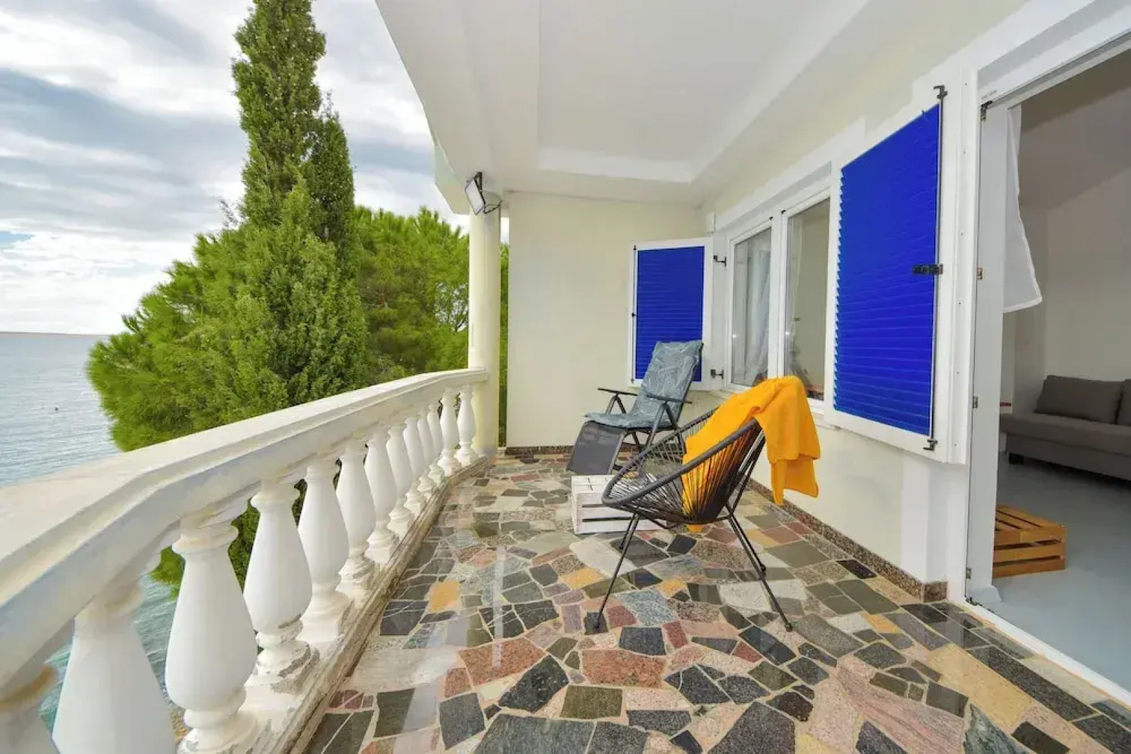 Holiday Home Seafront Escape