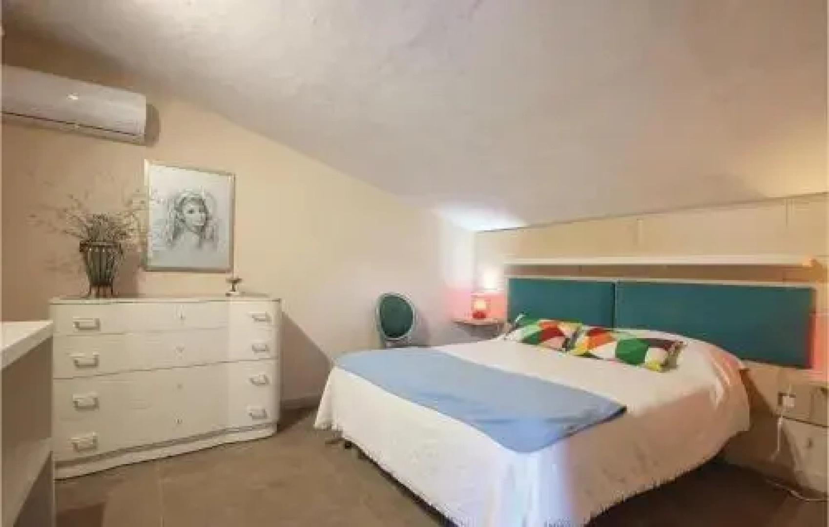 Four Bedroom Holiday Home in Vittoria