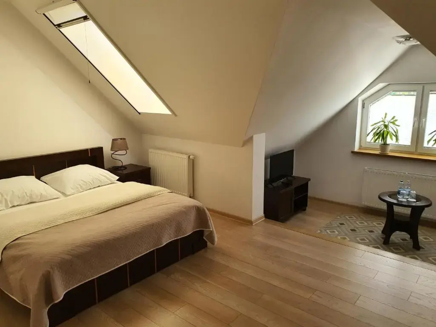 GOŚCINIEC NAD NARWIĄ - Airport Modlin