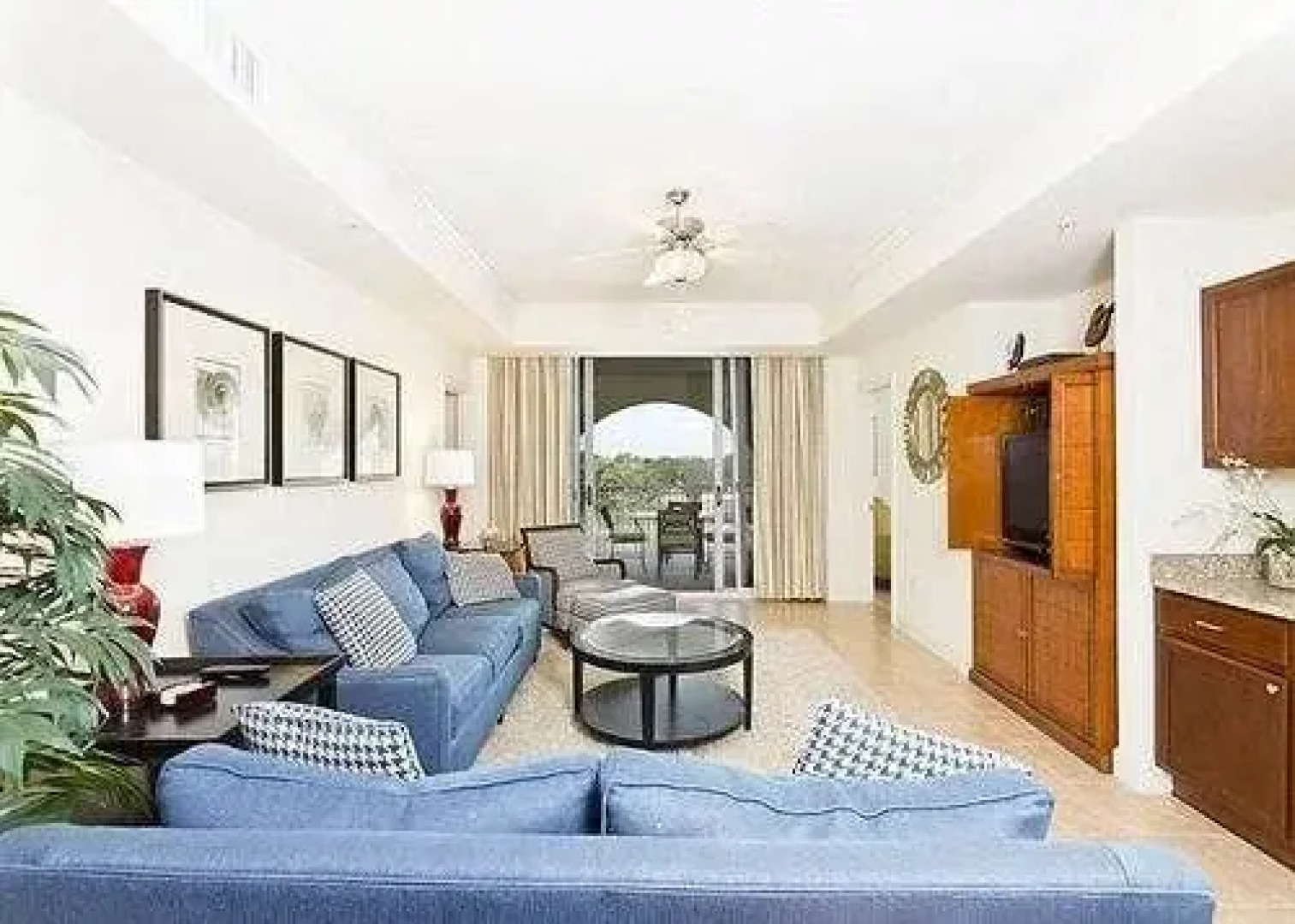 Yacht Harbor 470 4th floor 3 bedrooms condo by RedAwning