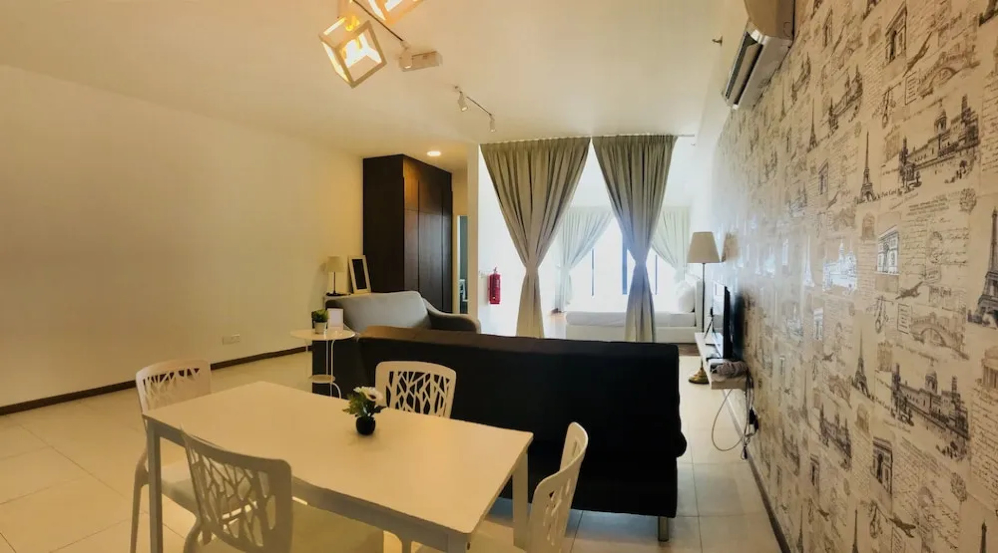 Romantic Mansion at The Landmark