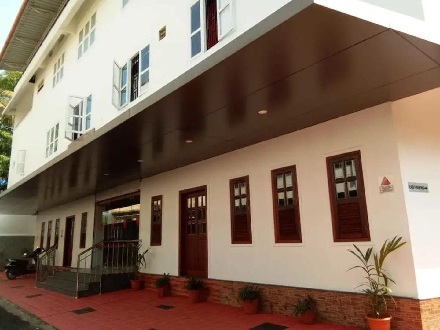 OYO 5077 Queens Hotel