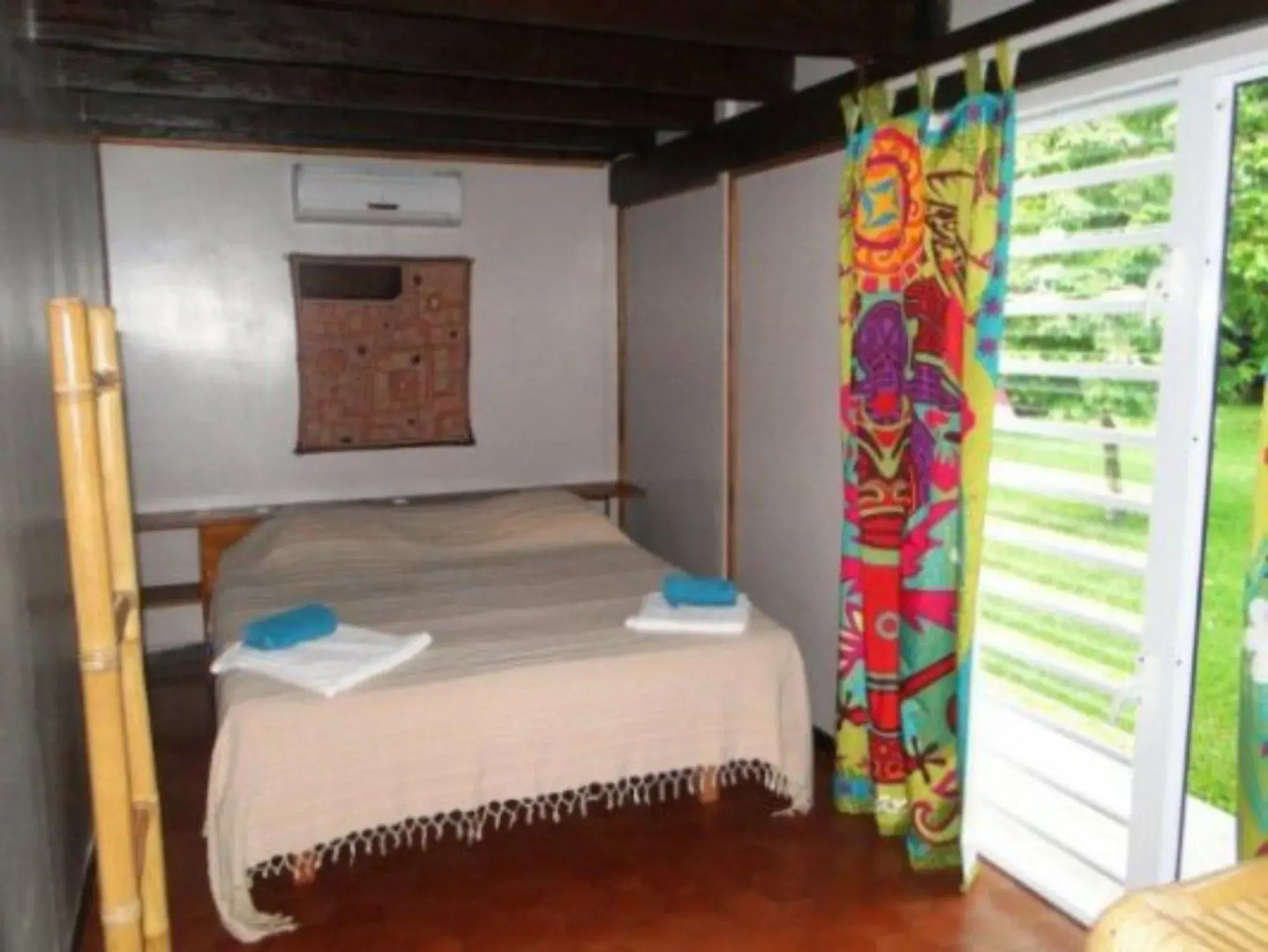 Linareva Moorea Beach Resort