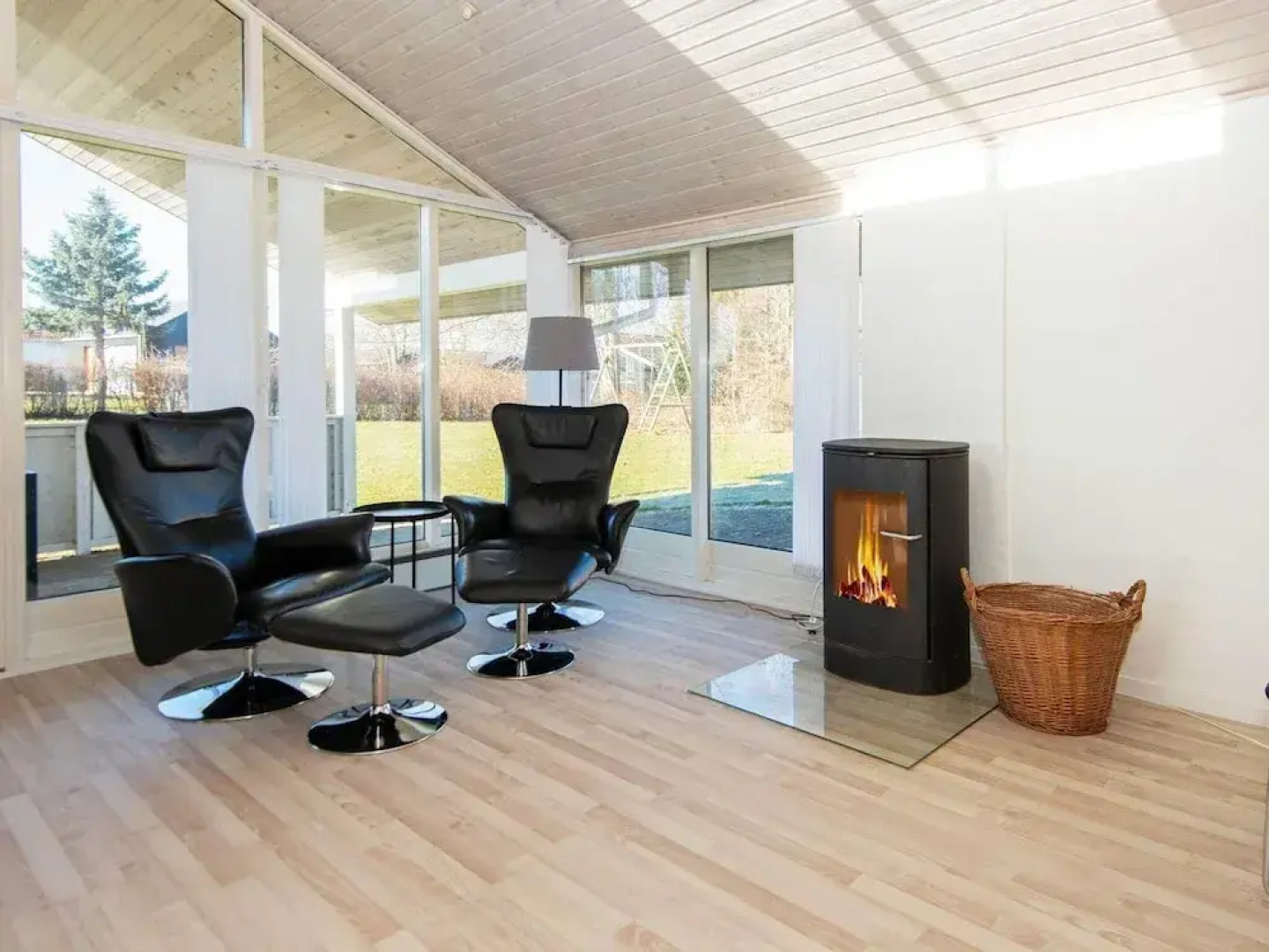 Modern Retreat by Water - By Traum Ferienwohnungen