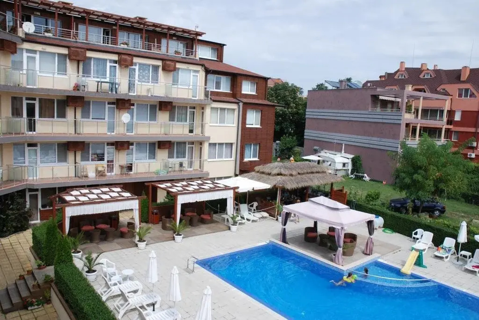 Sunny House Family Complex