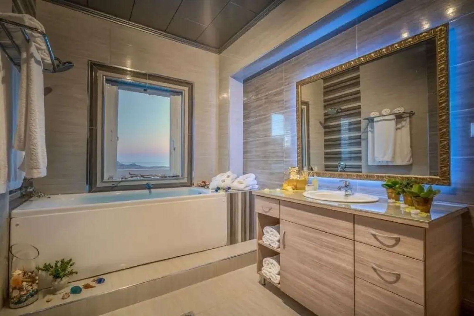 Castelli Luxury Villa 4-bedroom Villa With Private Pool