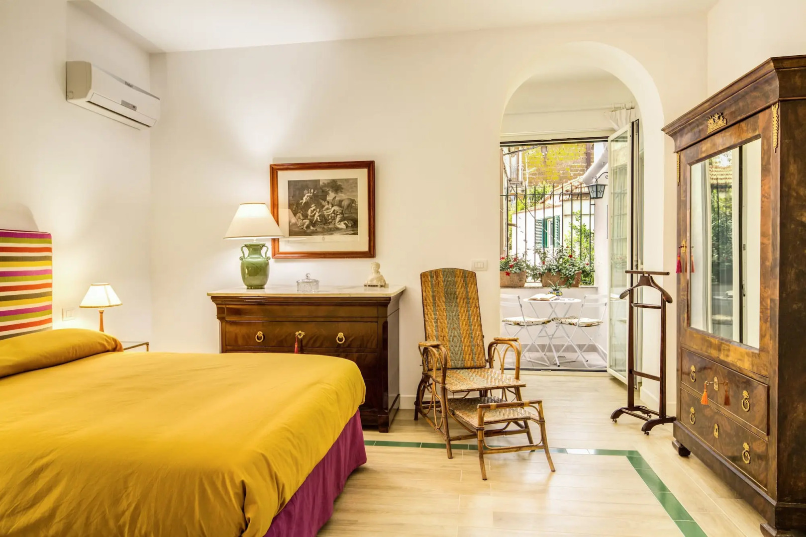 La Casa Bianca Pool And Garden