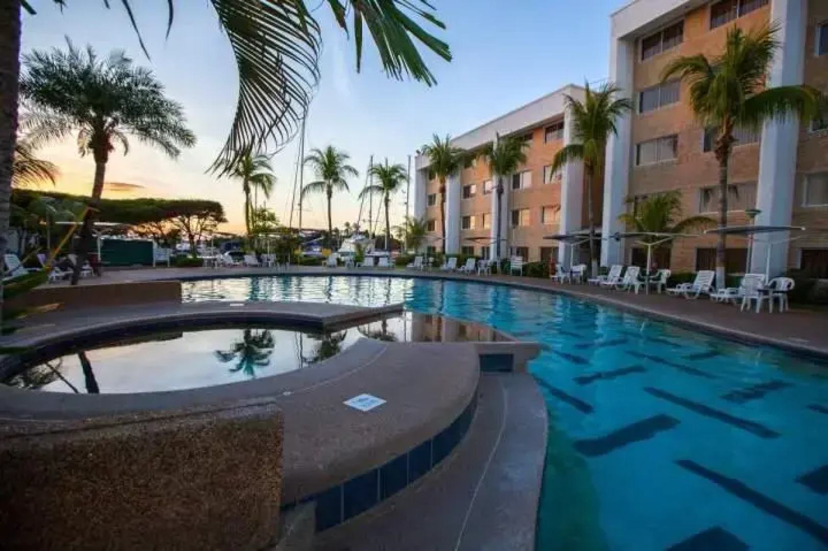 Aqua Vi Marina Hotel & Suites