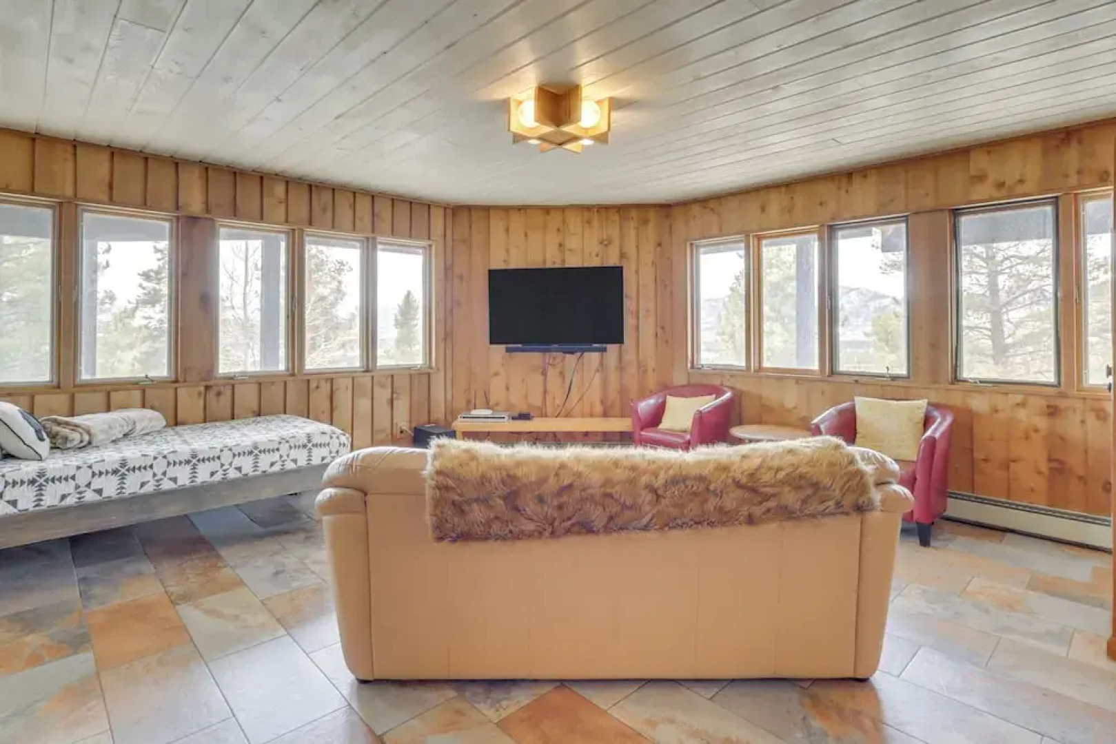 Panoramic Mountain-view Retreat w/ Hot Tub + Deck!