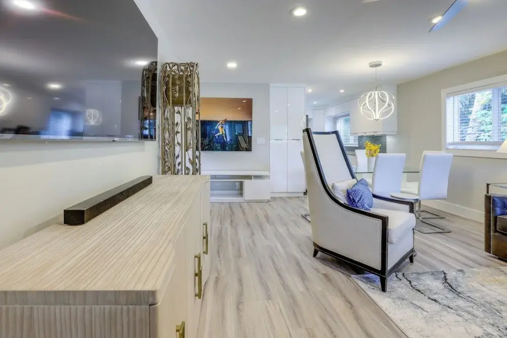 Upscale Condo - 2 Blocks to Riviera Beach!