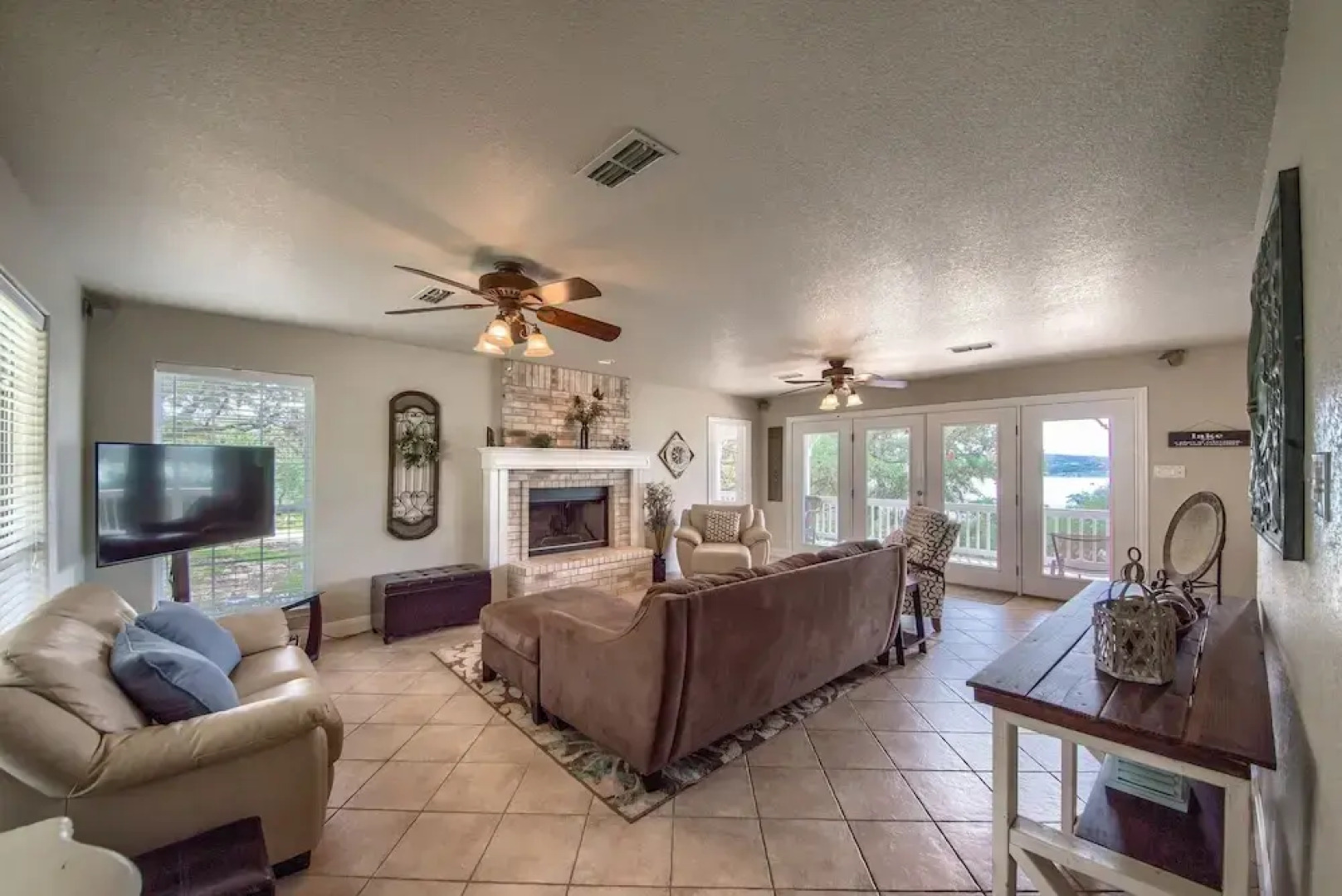 Tranquility By The Shore Cl1105b 4 Bedroom Home by RedAwning