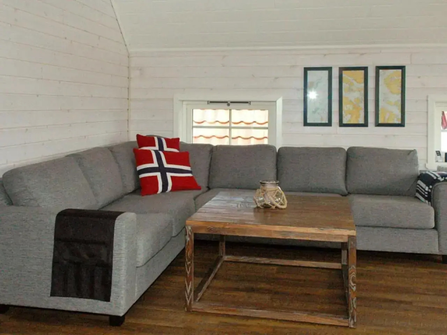 Four-Bedroom Holiday home in Urangsvåg