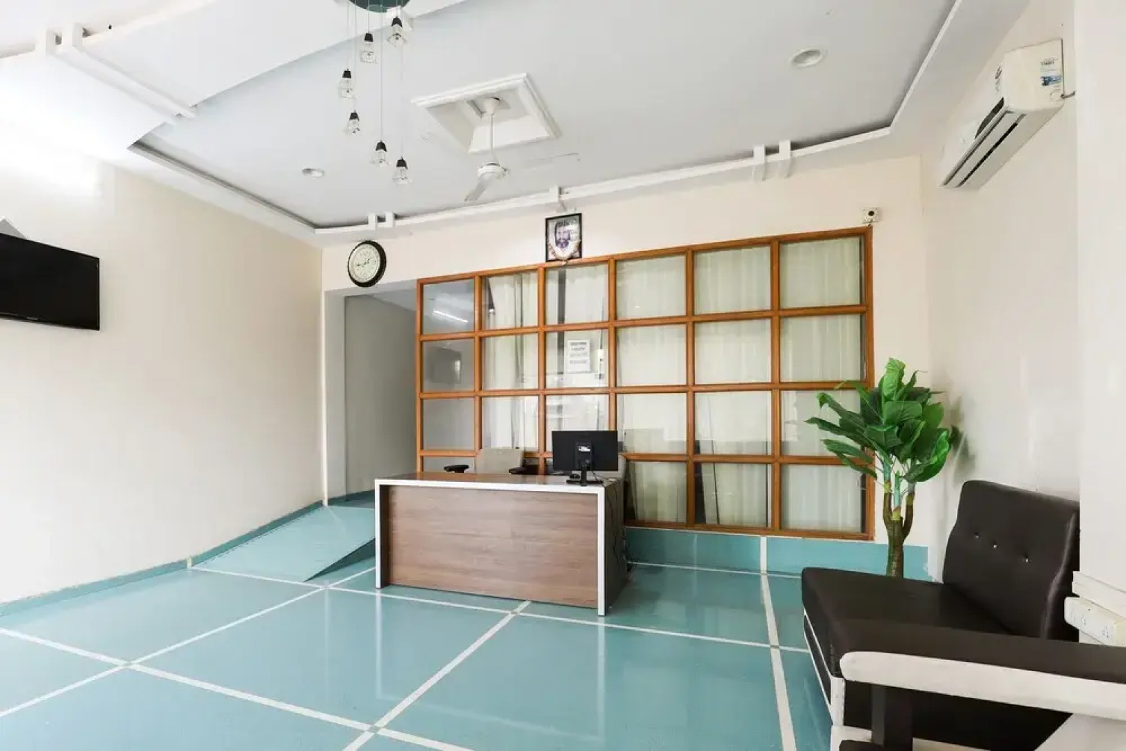 OYO 49837 Hotel Narayan Executive