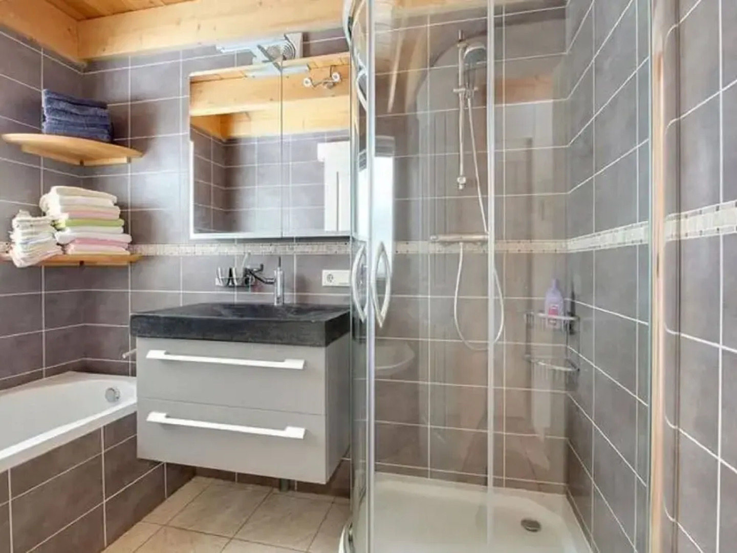 Terrace Apartment With Lush Garden