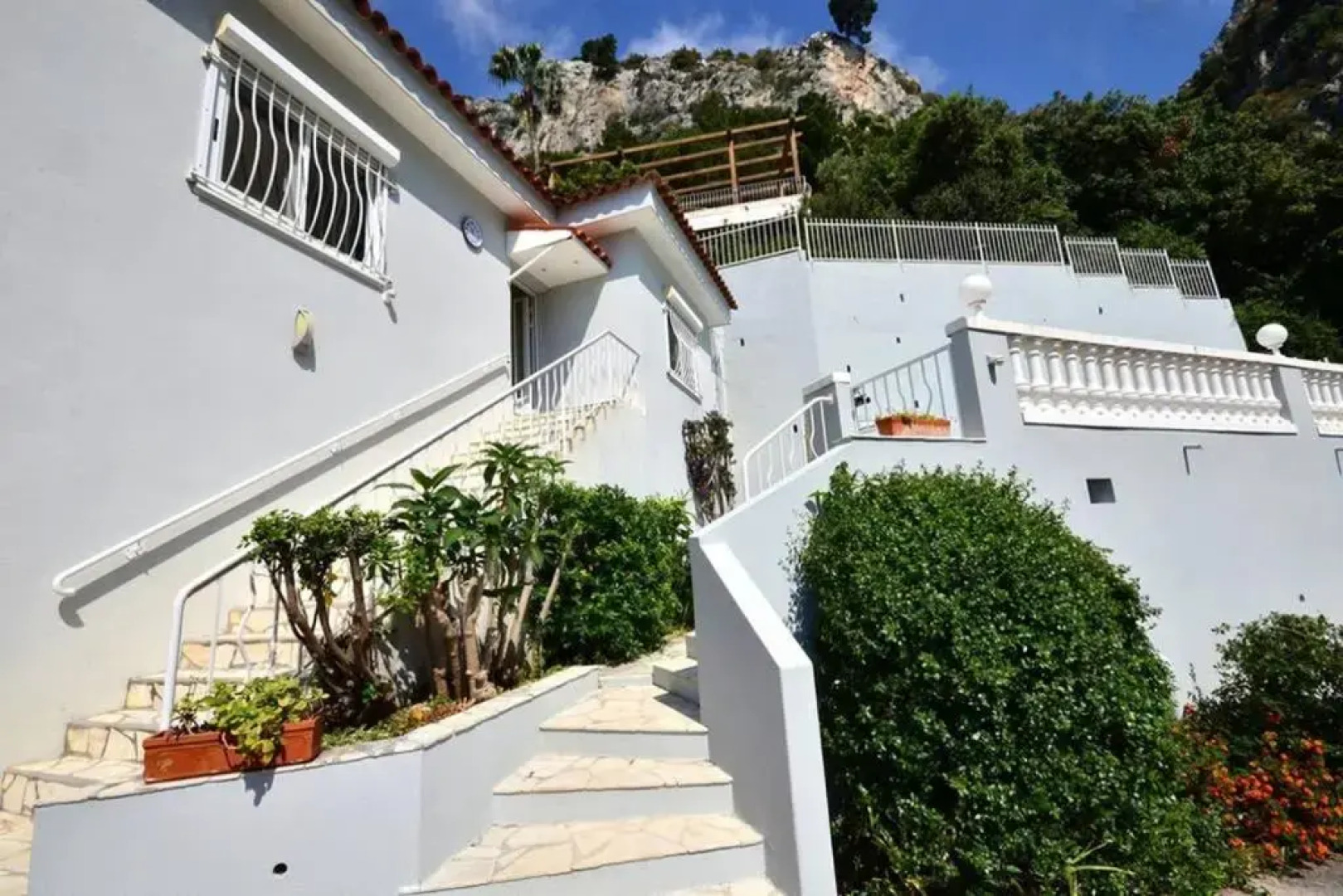 Villa piscine Eze bord de mer à 500m de la plage