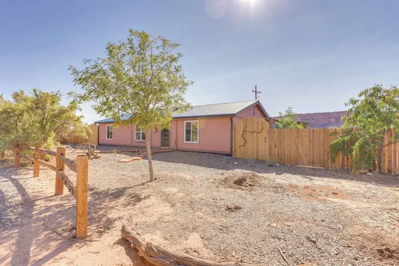 Stunning Views: Quiet Bluff Home Near Hiking!