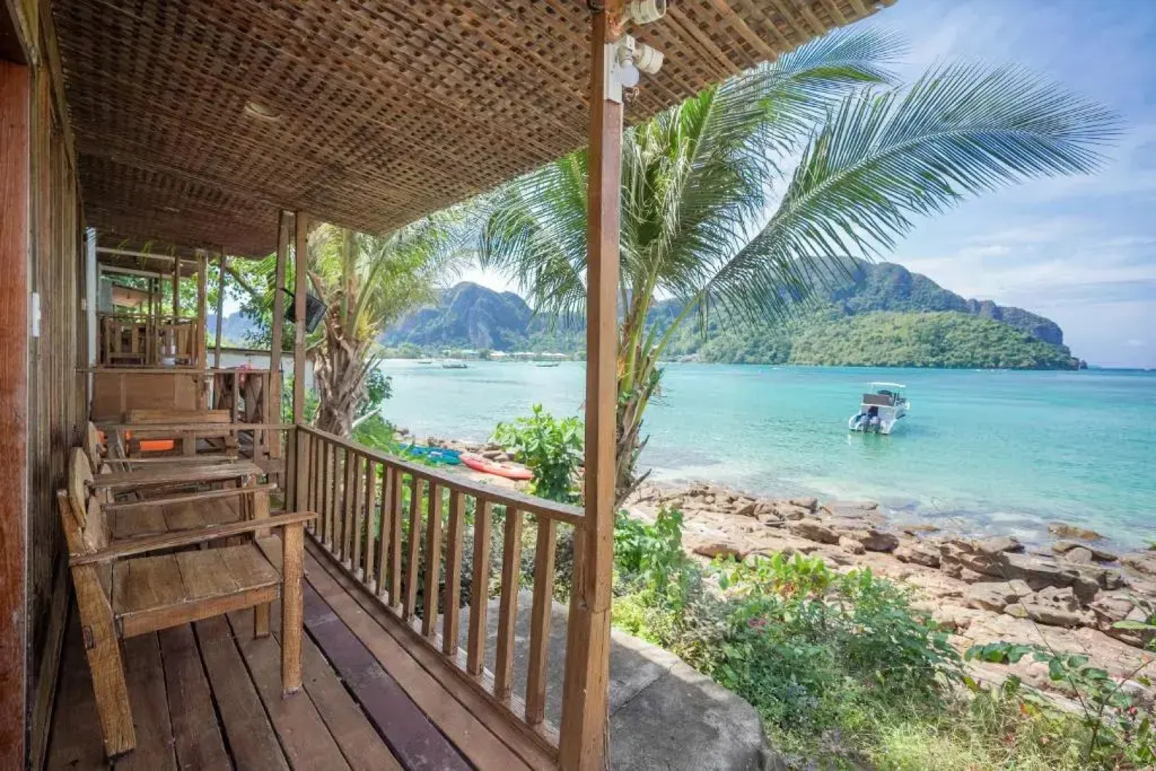 Phi Phi Cozy Seafront Resort