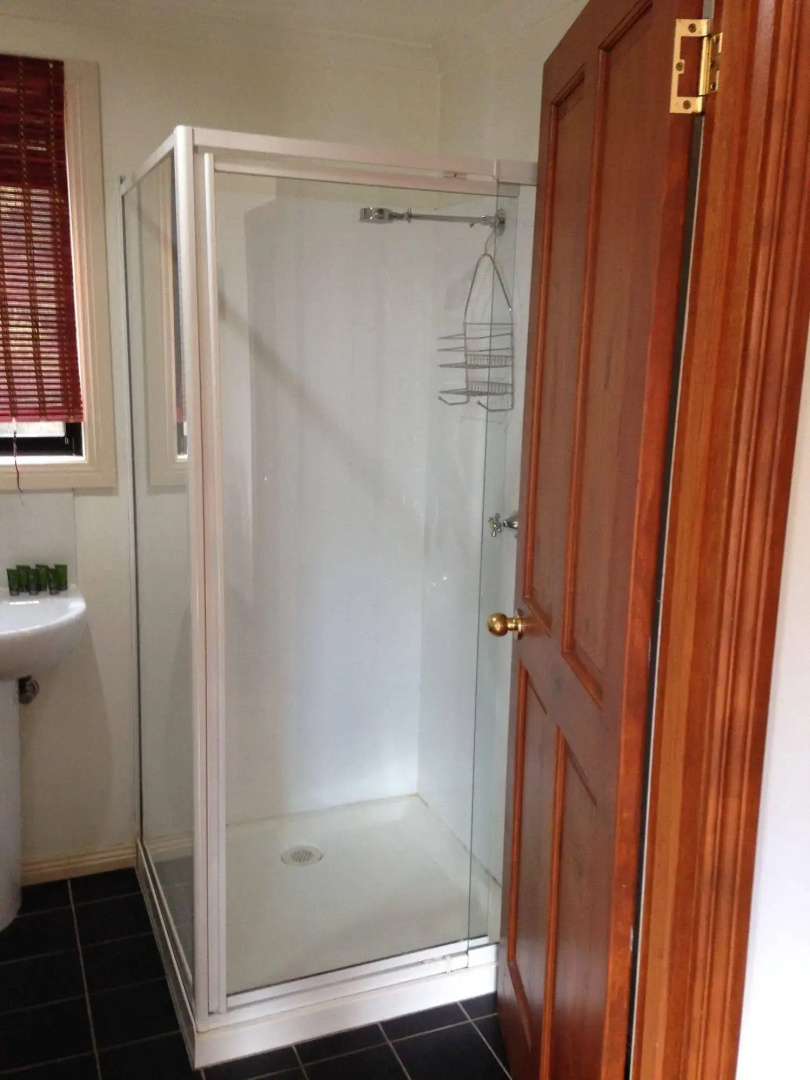 Storm Bay Guest House & Cottage