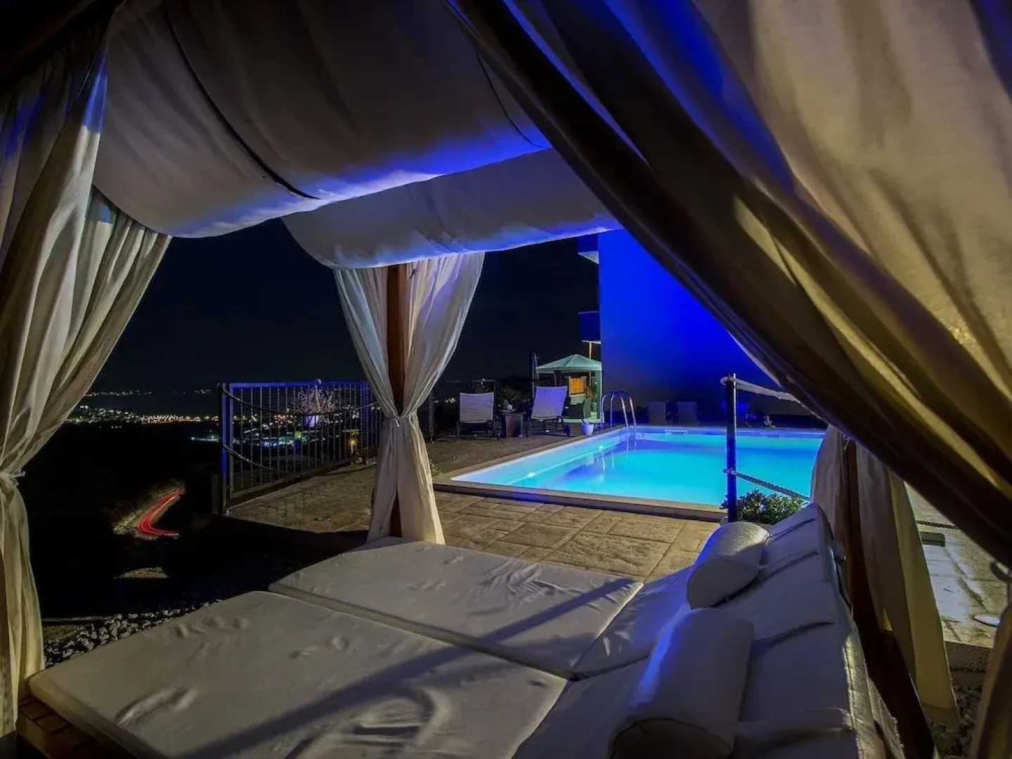 Premium Holiday Home in Kučine-Mravinci with Swimming Pool