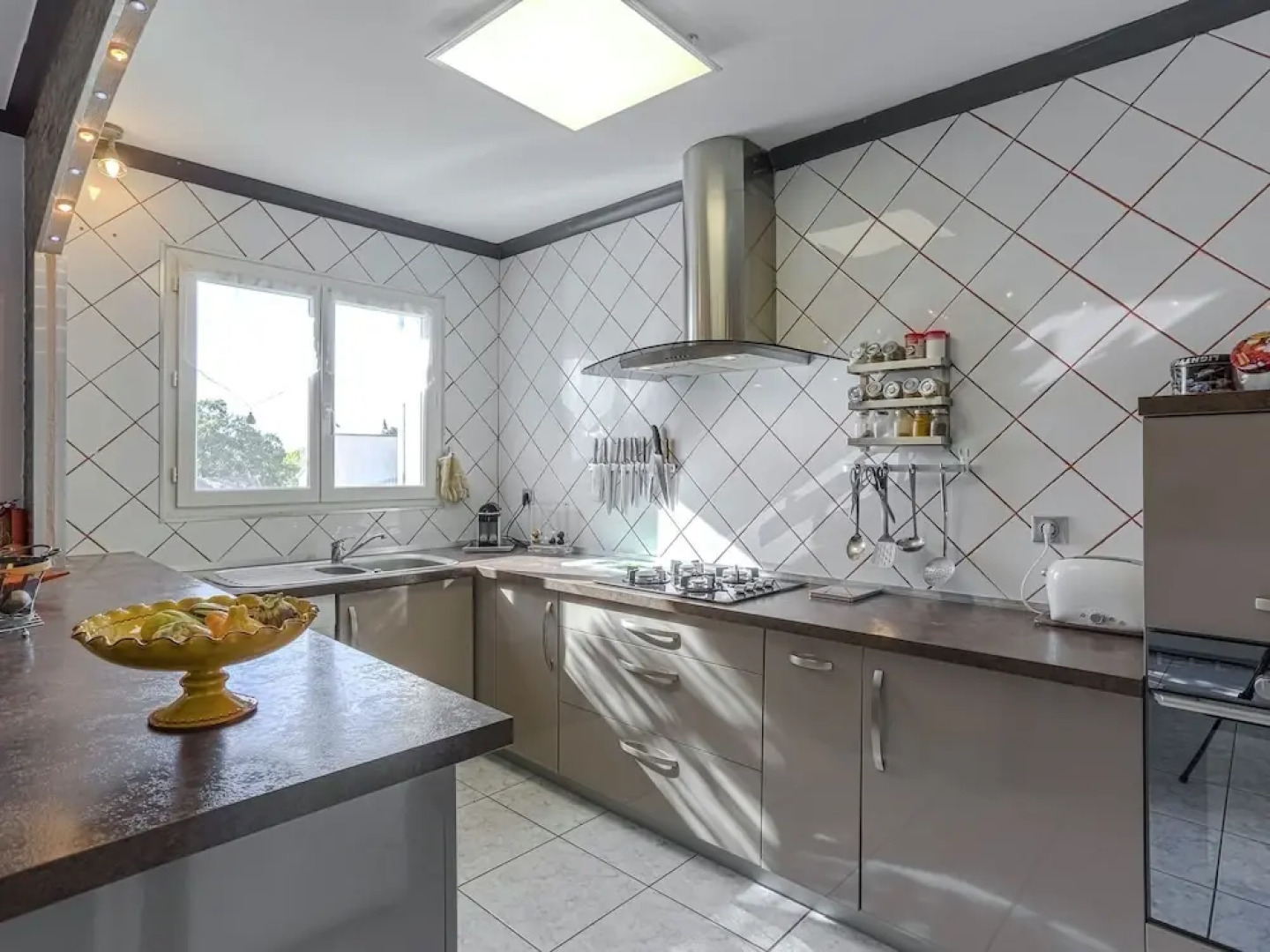 Child-friendly Holiday Home With Many Facilities in Aix-en Provence