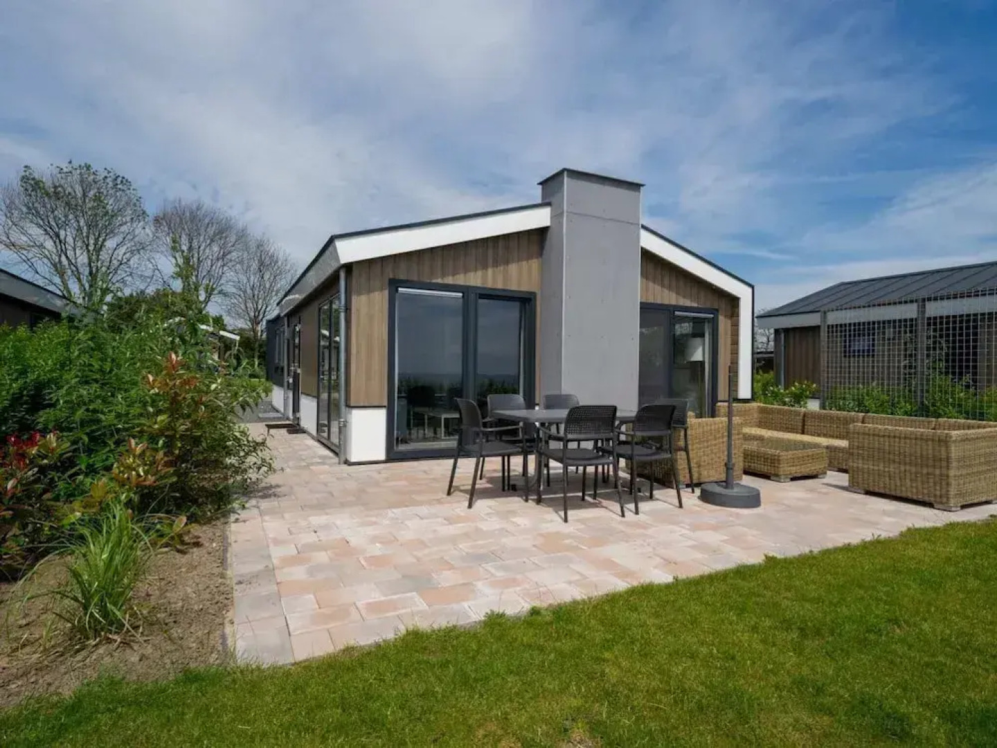 Modern Chalet on the Water of the Markermeer
