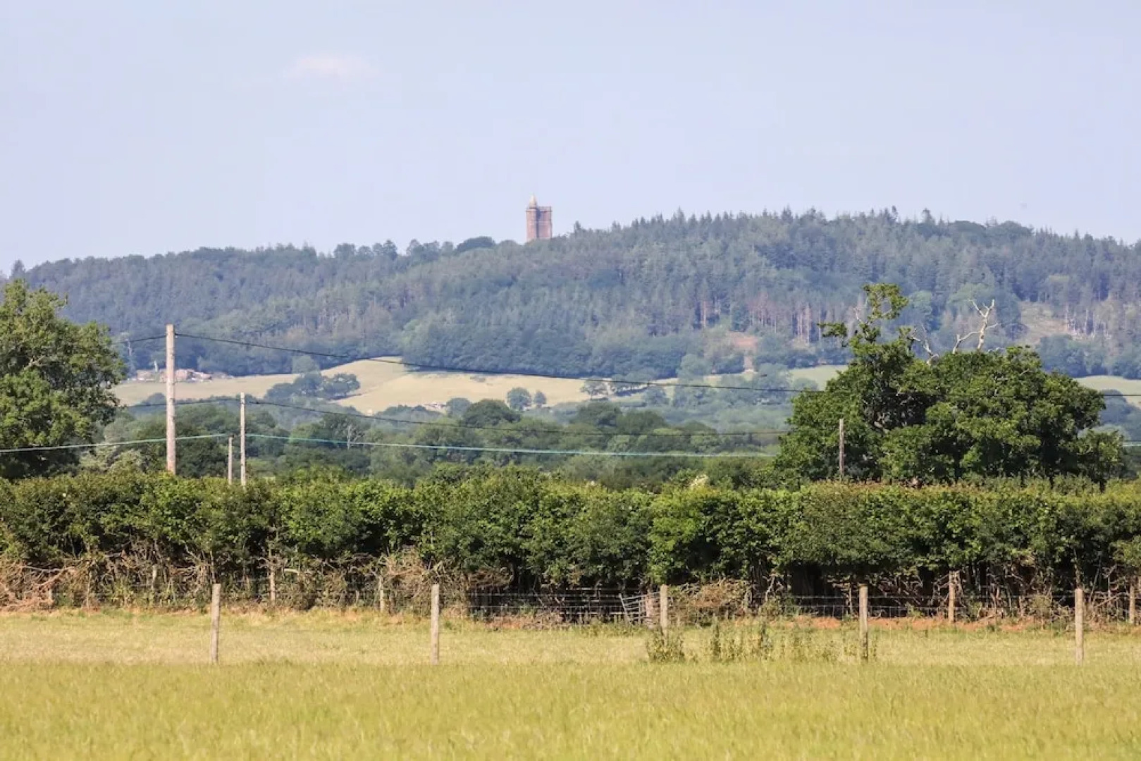 1 Bed Shepherds Hut - Sleeps 2 -wood Fired Hot Tub