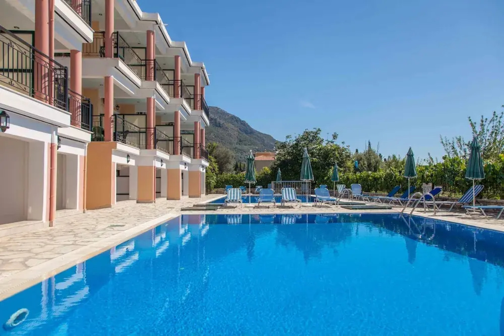 Ionion Maisonettes And Studios