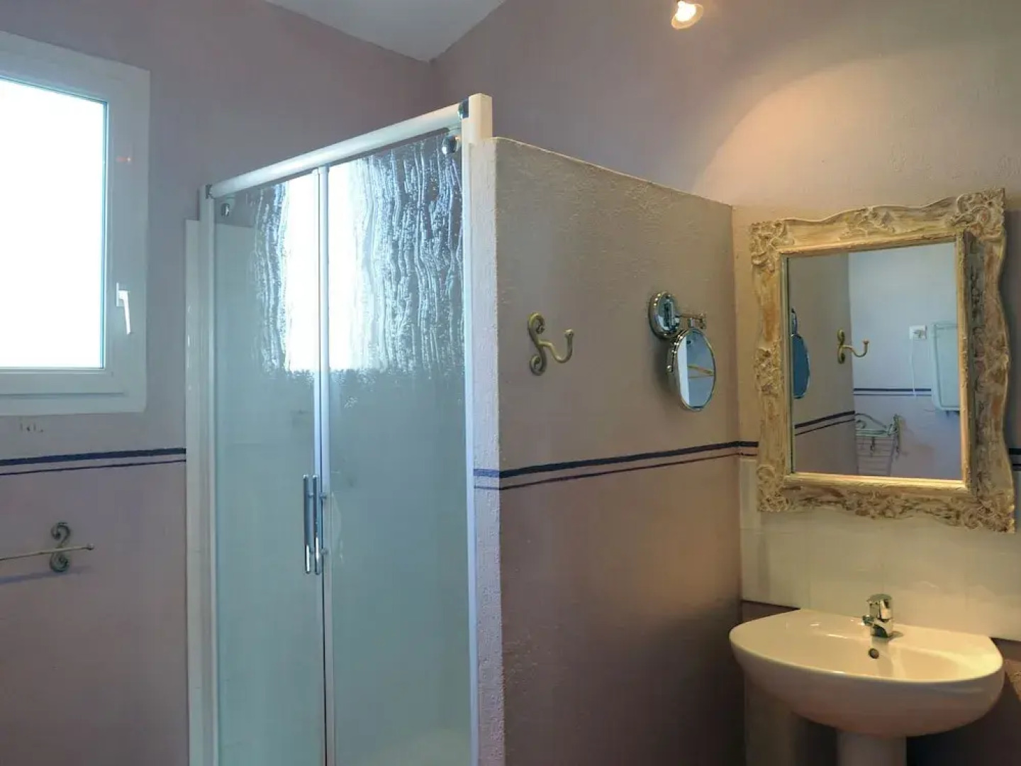 Tastefully Furnished Villa With Fenced Private Pool, 9 km From Vaison-la-romaine