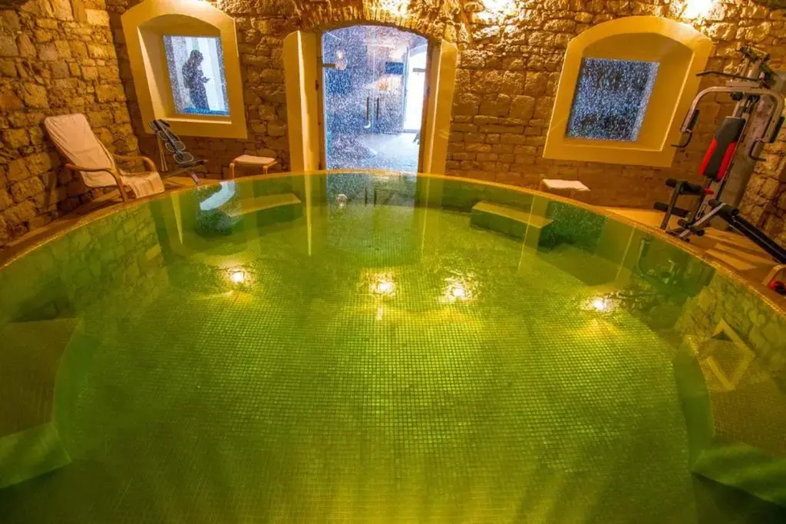 Villa Potoka Palace - 4 Bedroom Villa - Central and Private Setting - Spa and Sauna