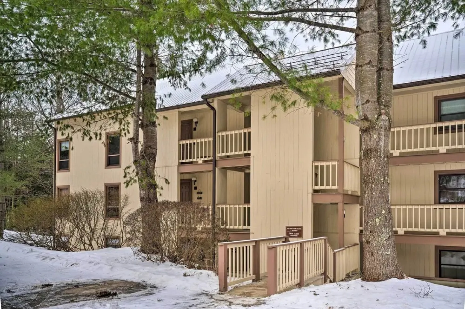 Riverfront Lincoln Condo: 1 Mi to Loon Mountain!