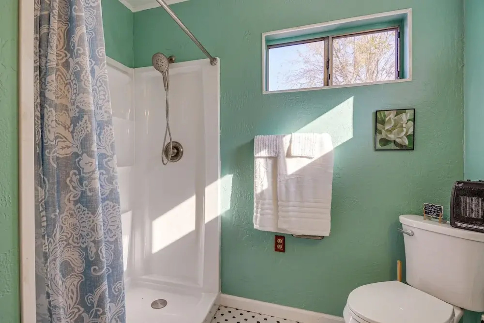 Artfully Decorated Cottonwood Home: Pets Welcome!