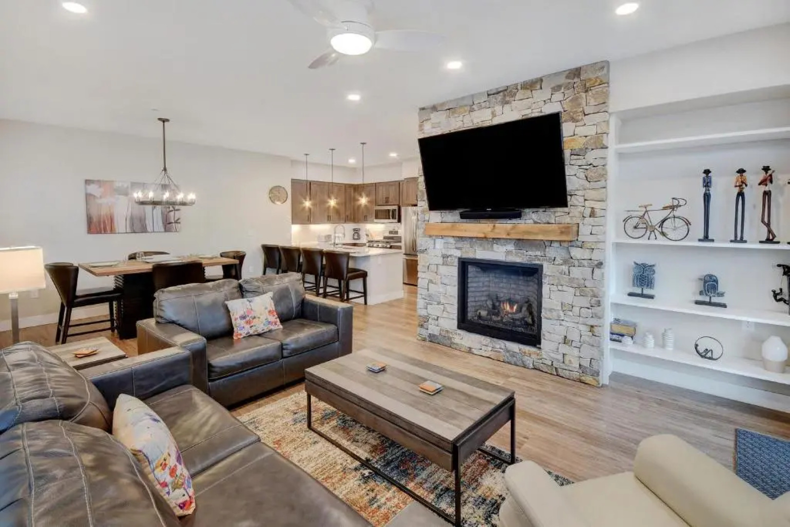 New Luxury Loft #107 Near Resort Huge Hot Tub & Views - FREE Activities & Equipment Rentals Daily