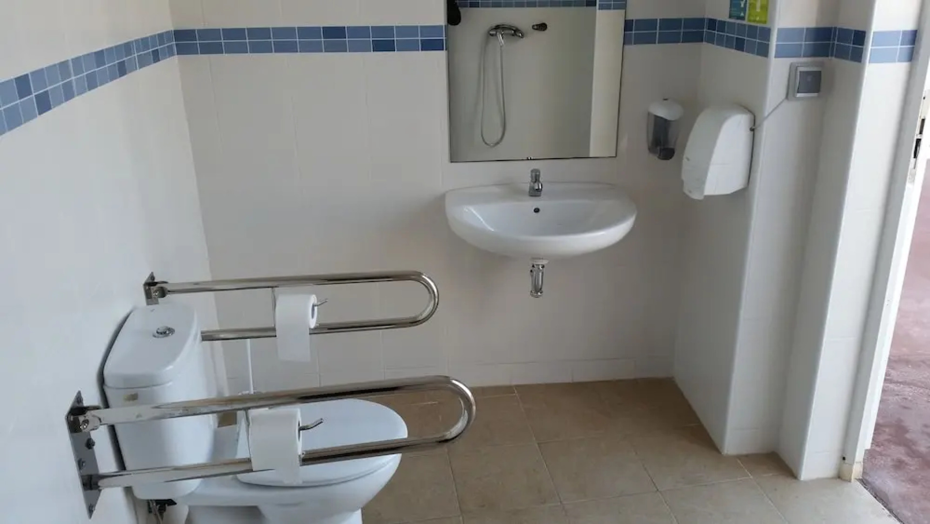 Club Nautico Aguilas - Hostel