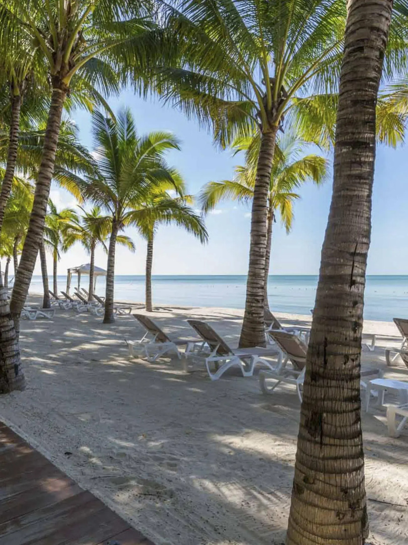 Aak-Bal All Suite Resort