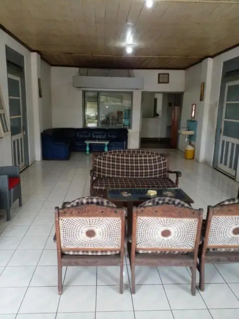 Hotel Raya by OYO Rooms