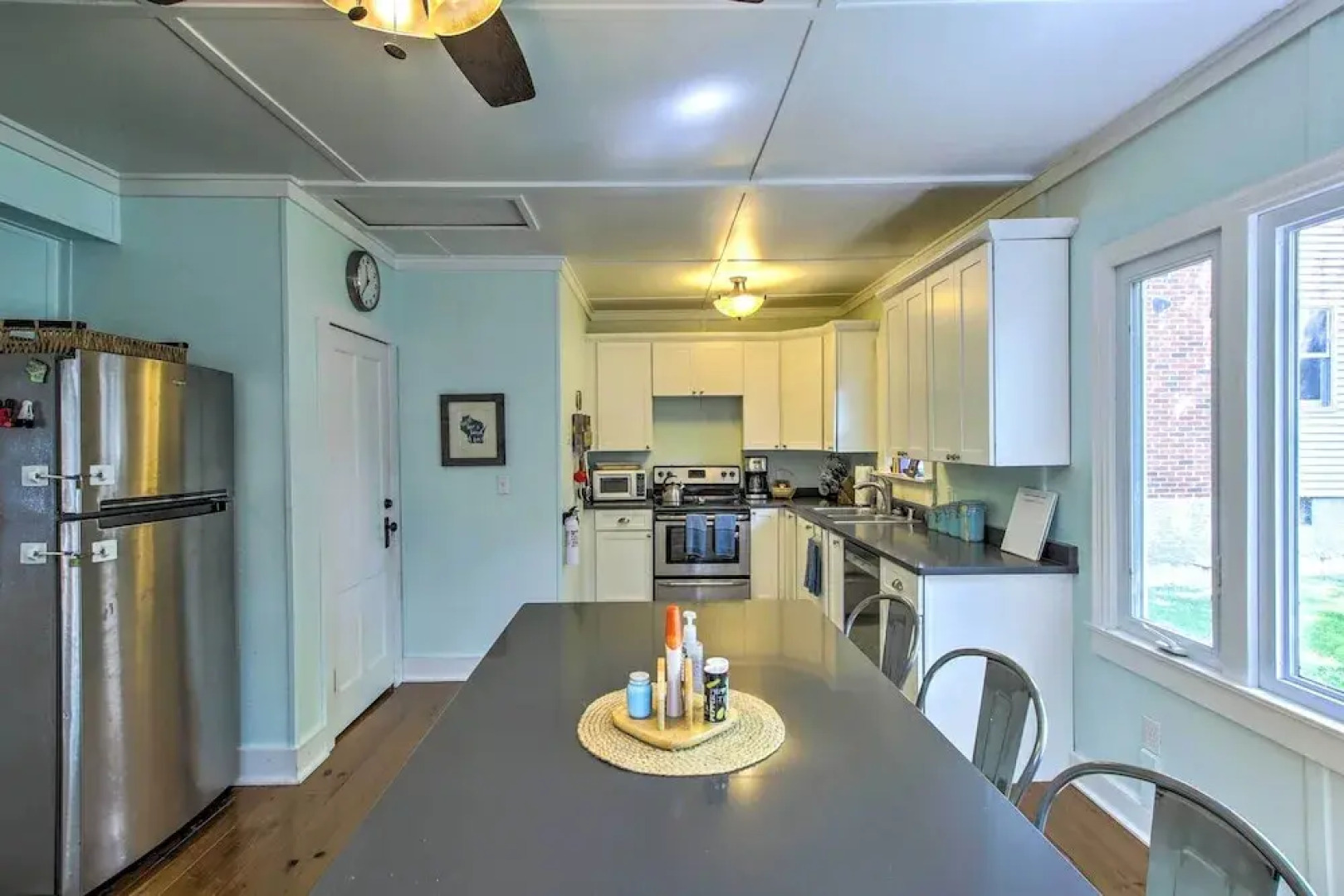 Crystal Lake Cottage: Kayaks & Fire Pit!