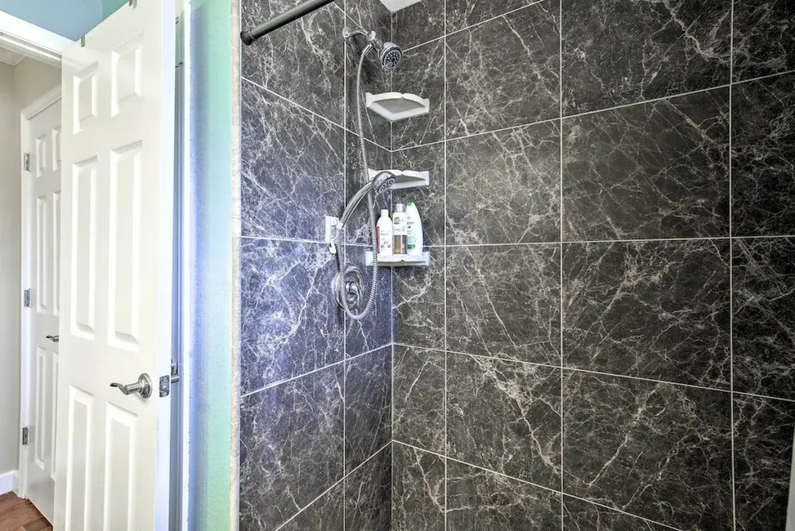 Single-story Home w/ Hot Tub - Pets Welcome!