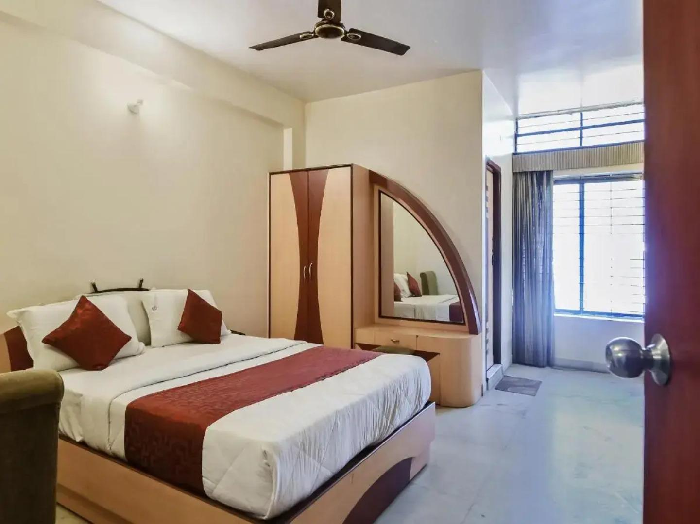 Hotel Shastri Paradise