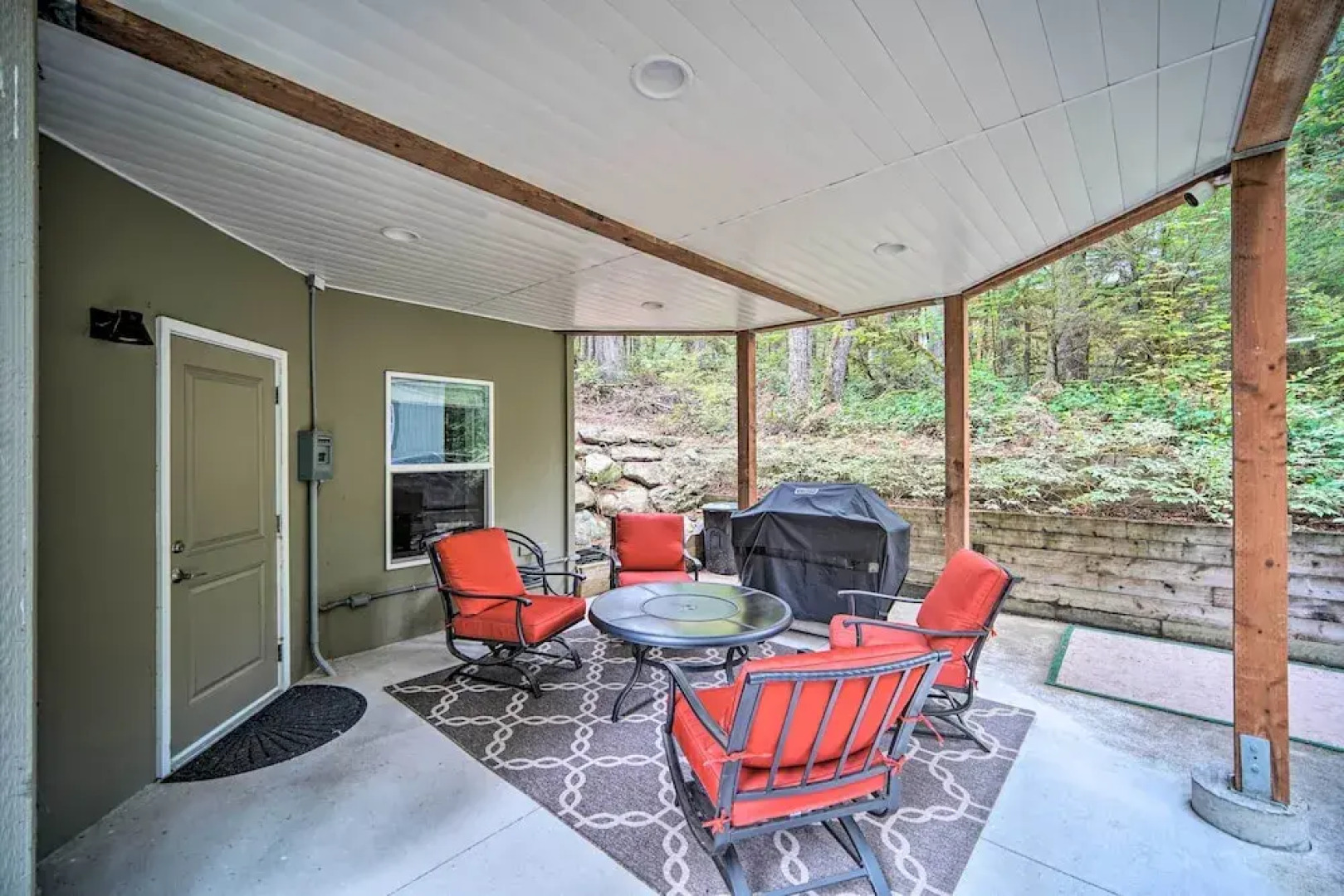 Peaceful Forest Retreat by Mt. Baker Slopes!