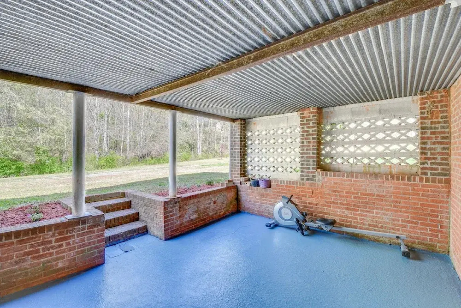 Seneca Abode w/ Furnished Deck < 10 Mi to Clemson!