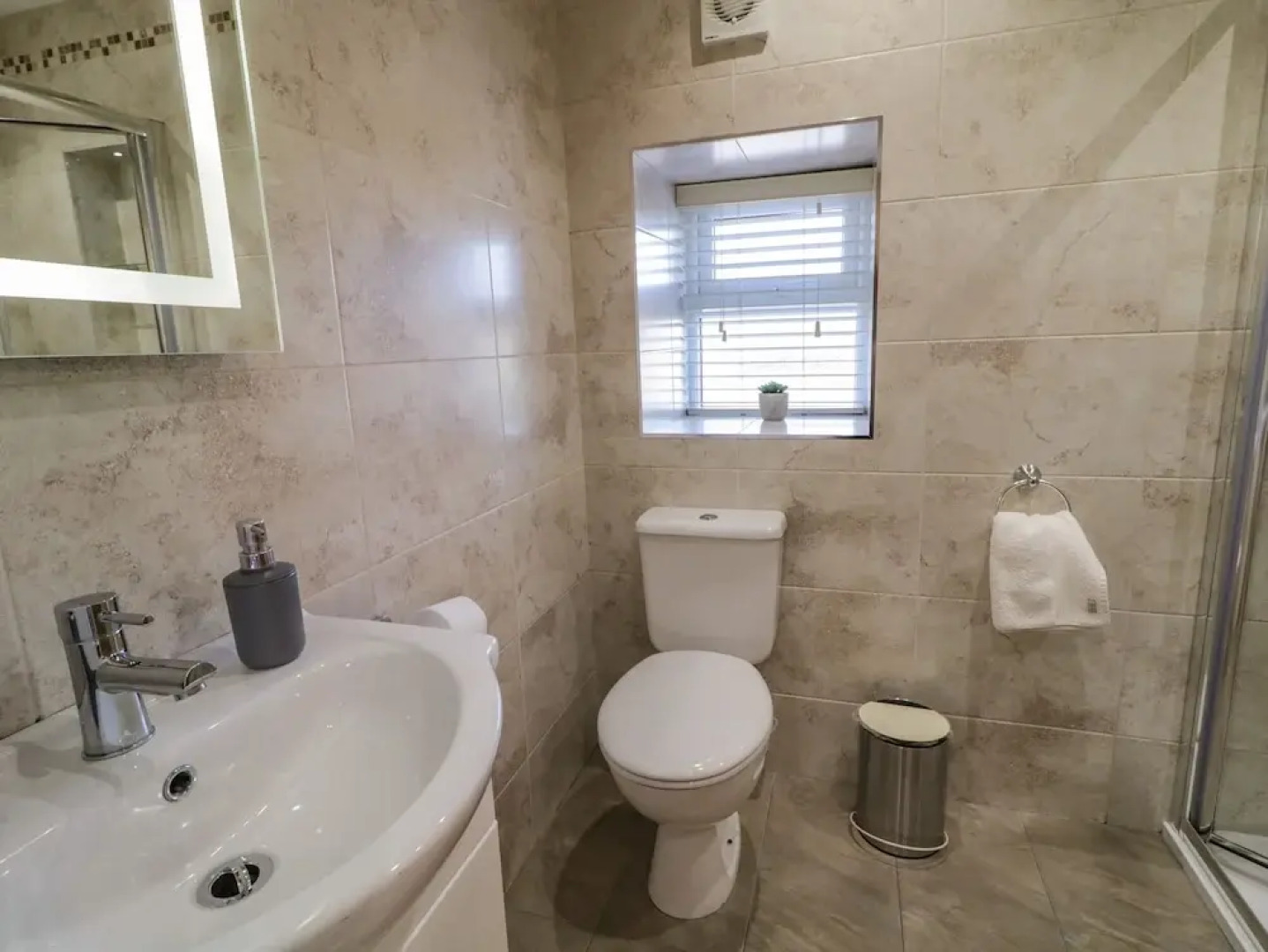 Lough Island Reavy Cottage